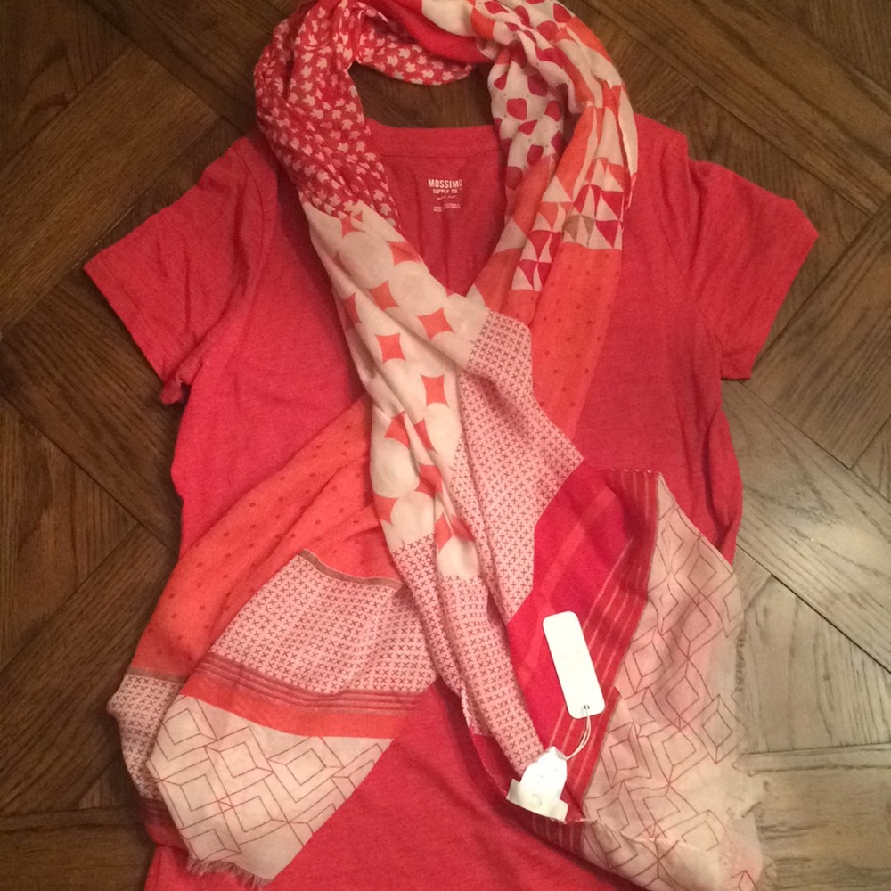 🆓 Red Print Scarf *FREE MATCHING TEE*